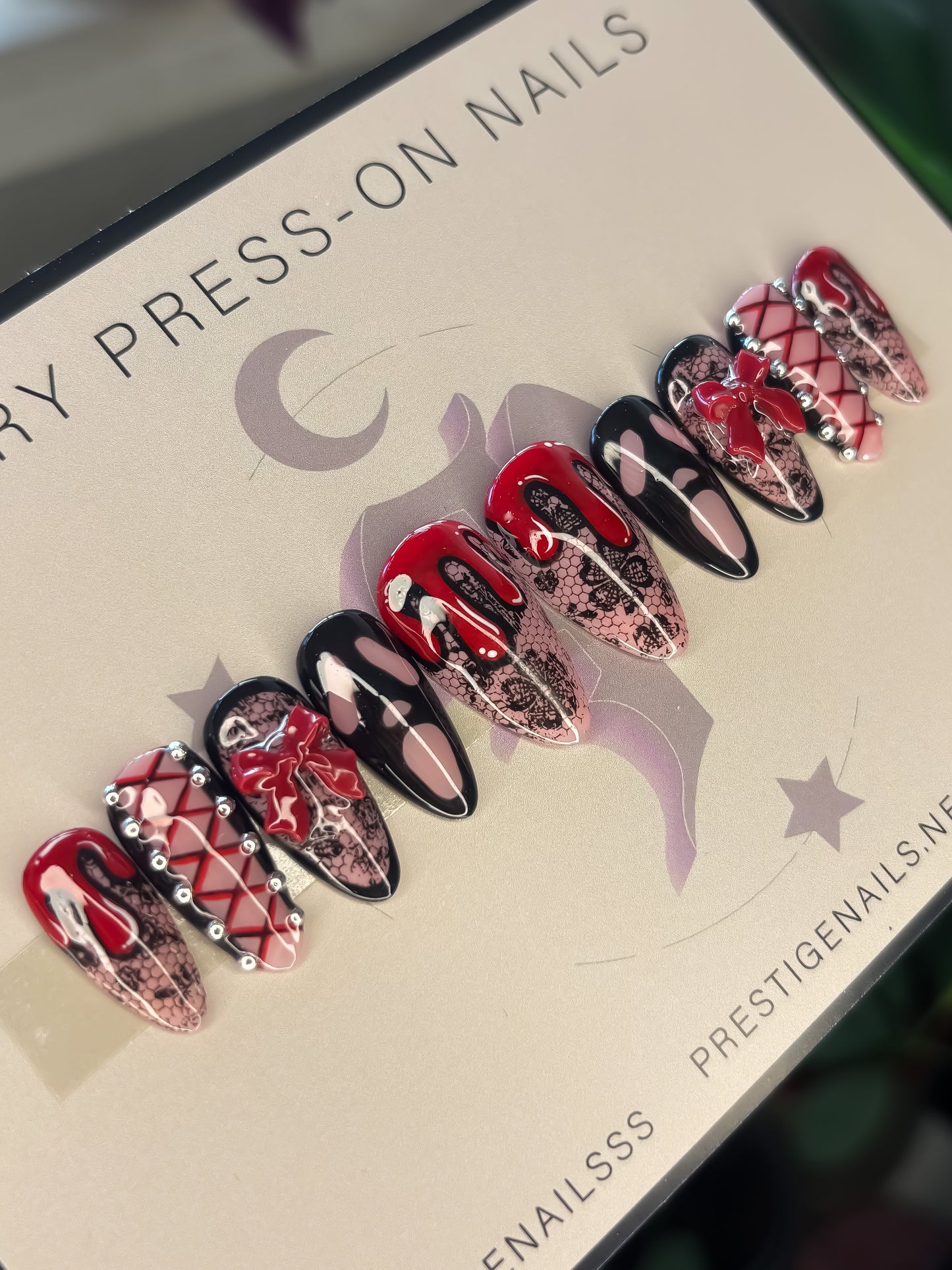 The Glam Ghost Set