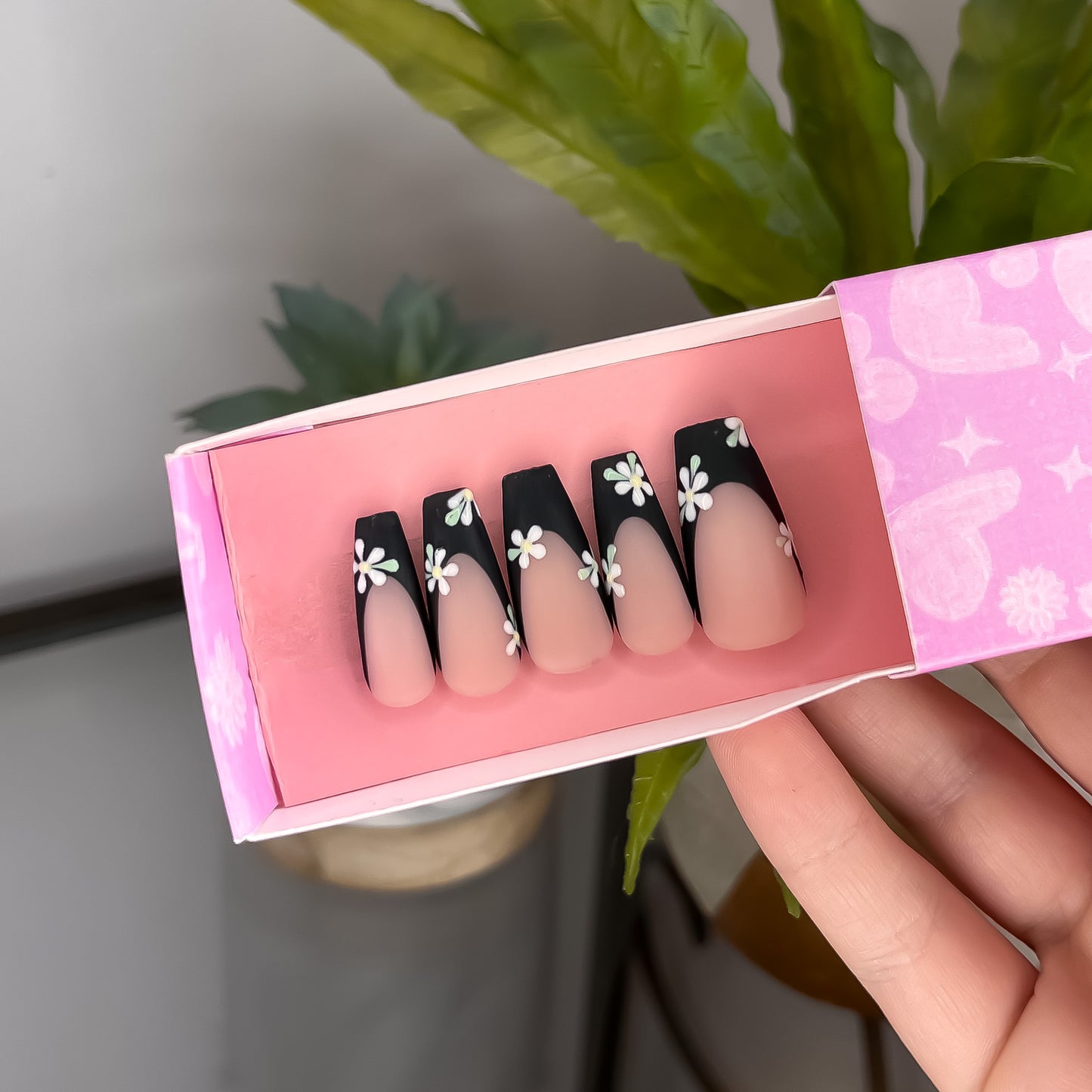 The Black Flower French Tip Set